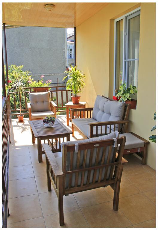 Tinikos Guest House Telavi Exterior foto