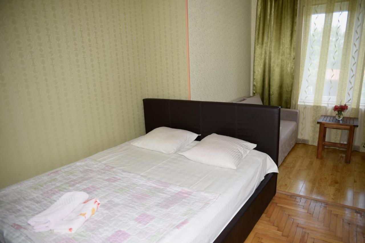 Tinikos Guest House Telavi Exterior foto
