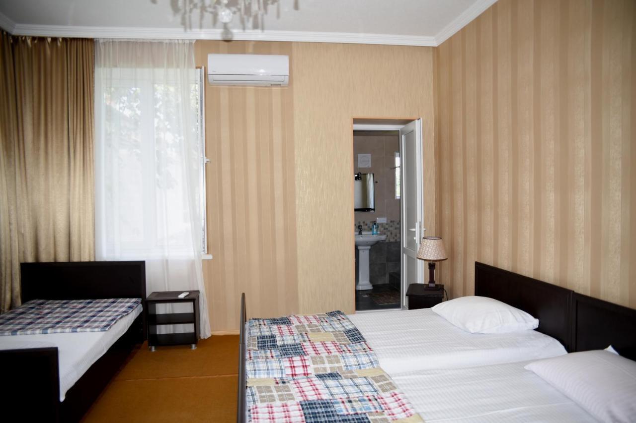Tinikos Guest House Telavi Exterior foto